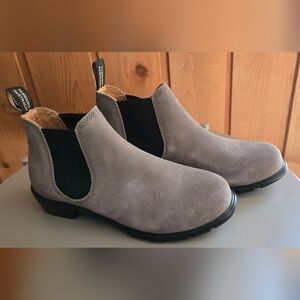NIB Blundstone Chelsea boots 2173 dark grey